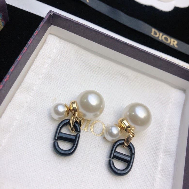 chr1st1an D10r earrings